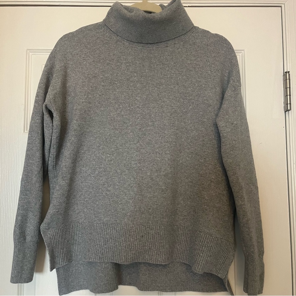 Banana Republic Heather Gray Turtleneck Sweater